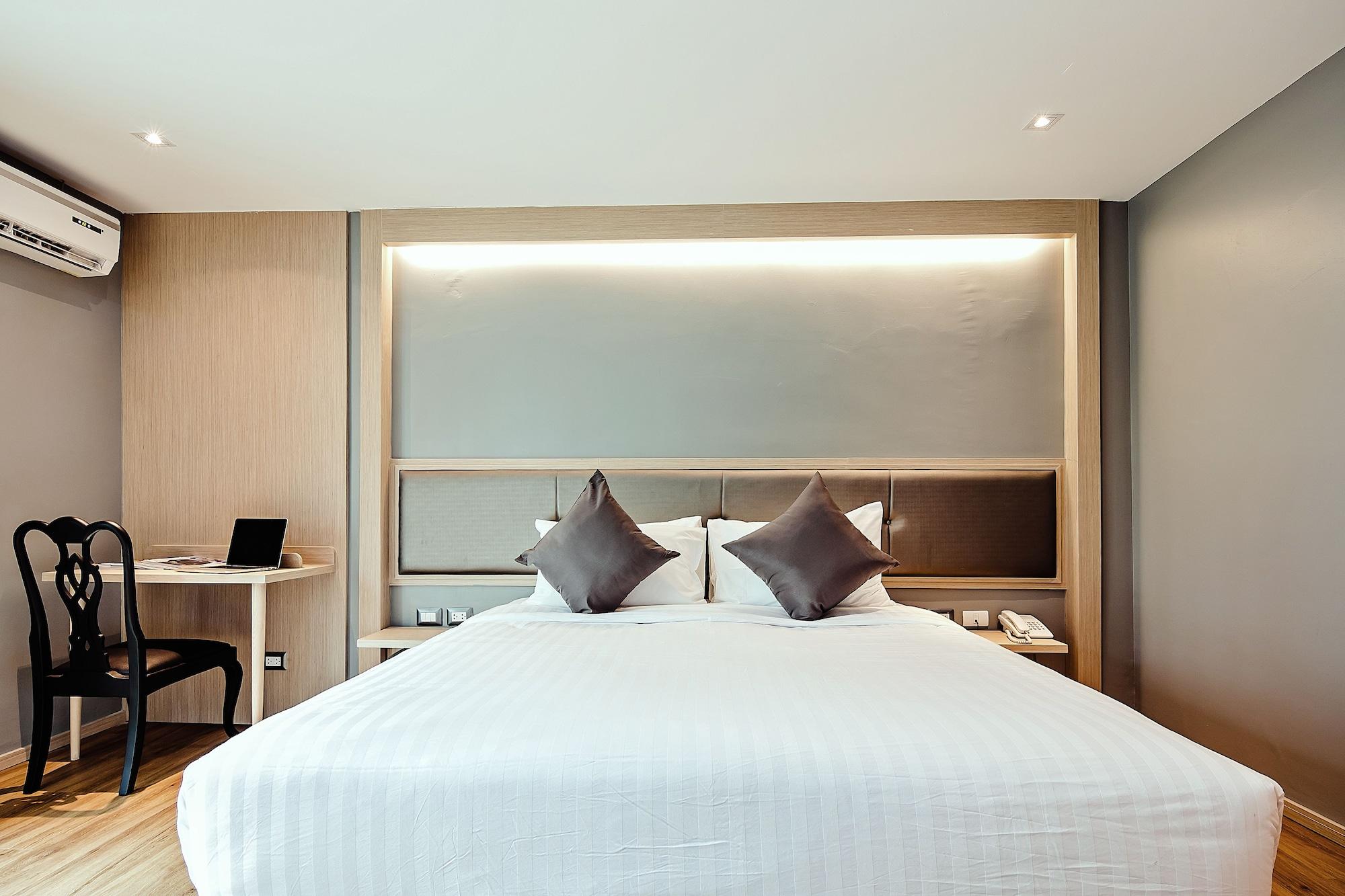 Three Sukhumvit Hotel Bangkok Exterior foto