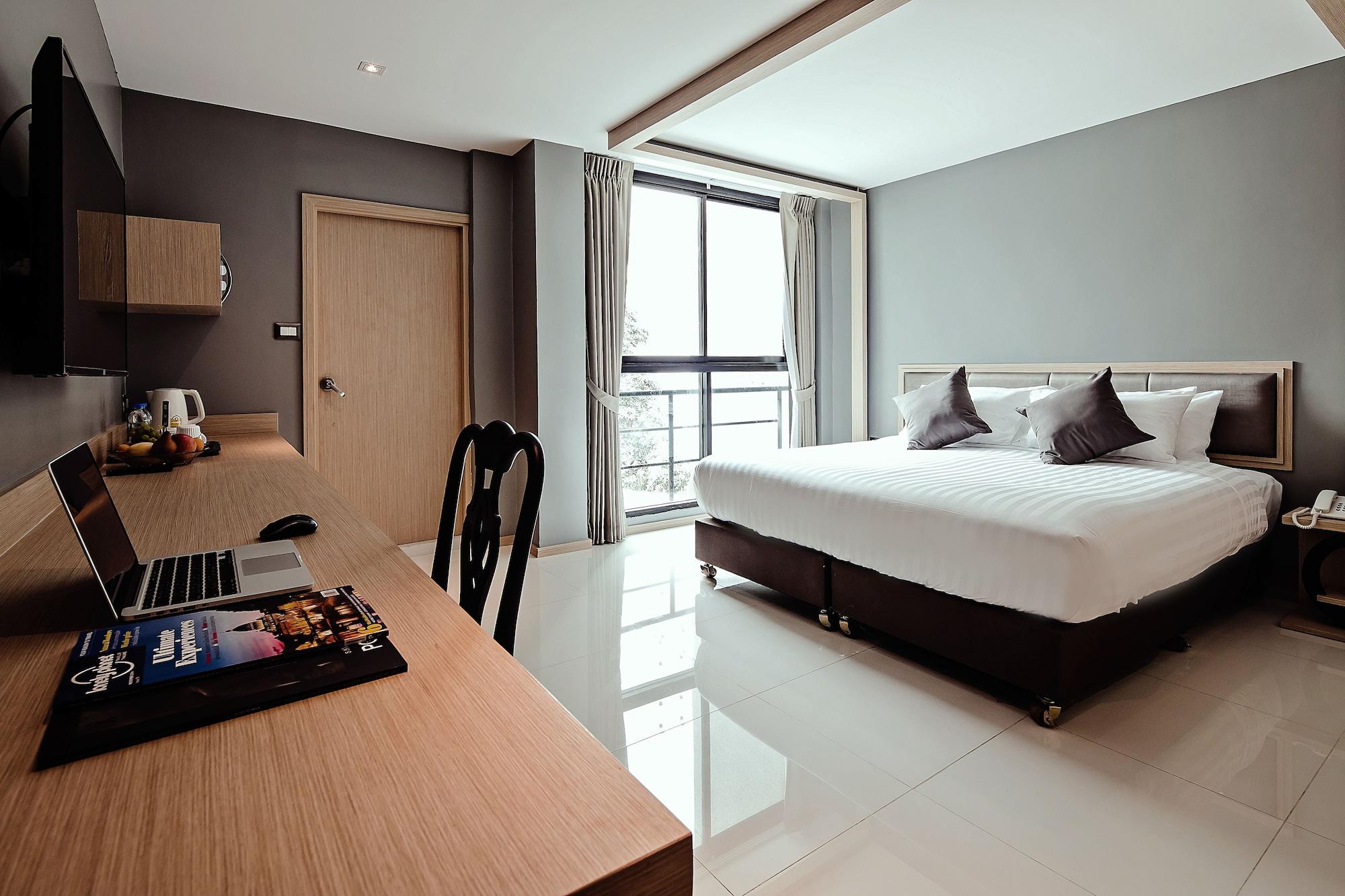 Three Sukhumvit Hotel Bangkok Exterior foto