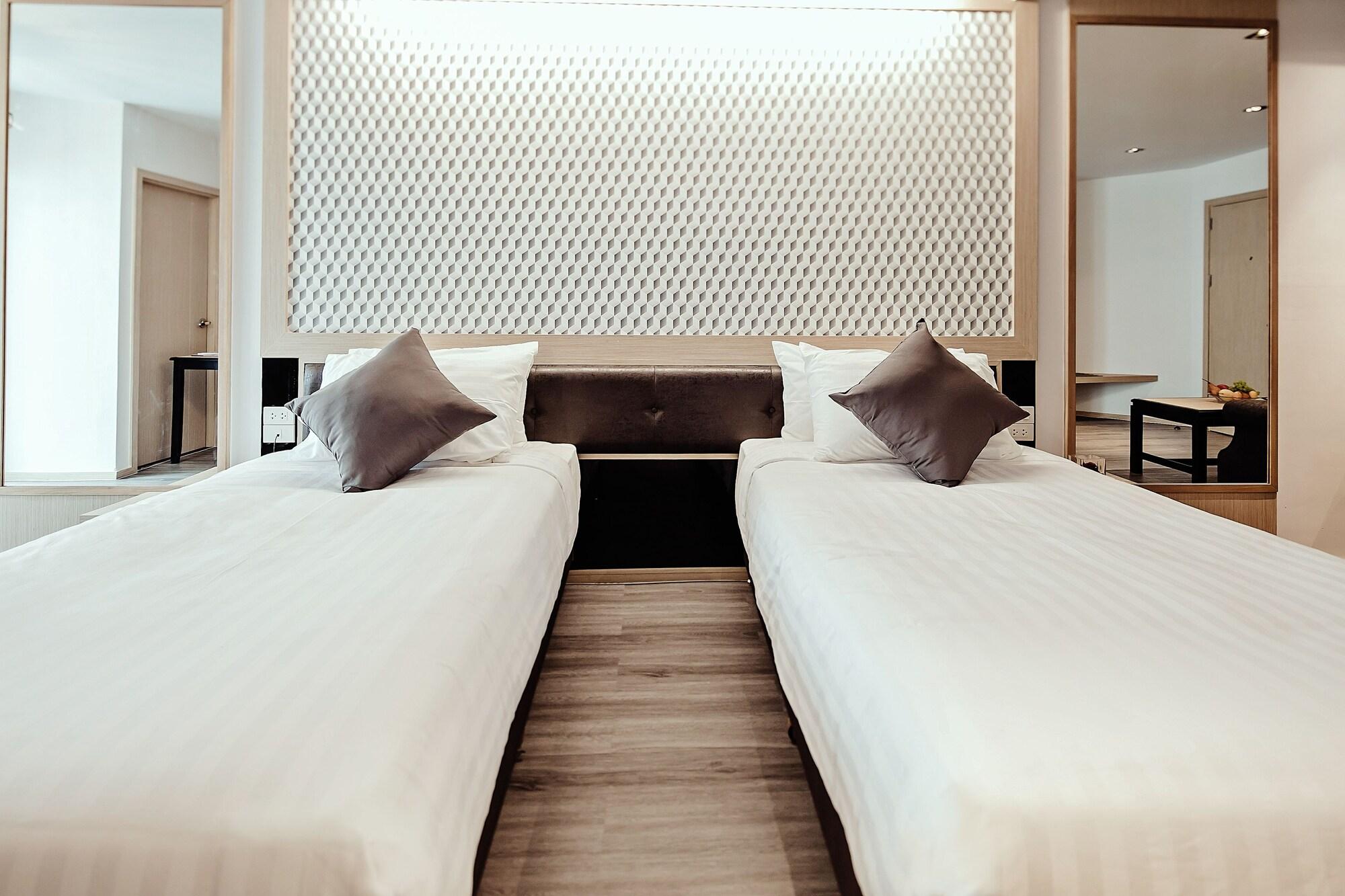 Three Sukhumvit Hotel Bangkok Exterior foto