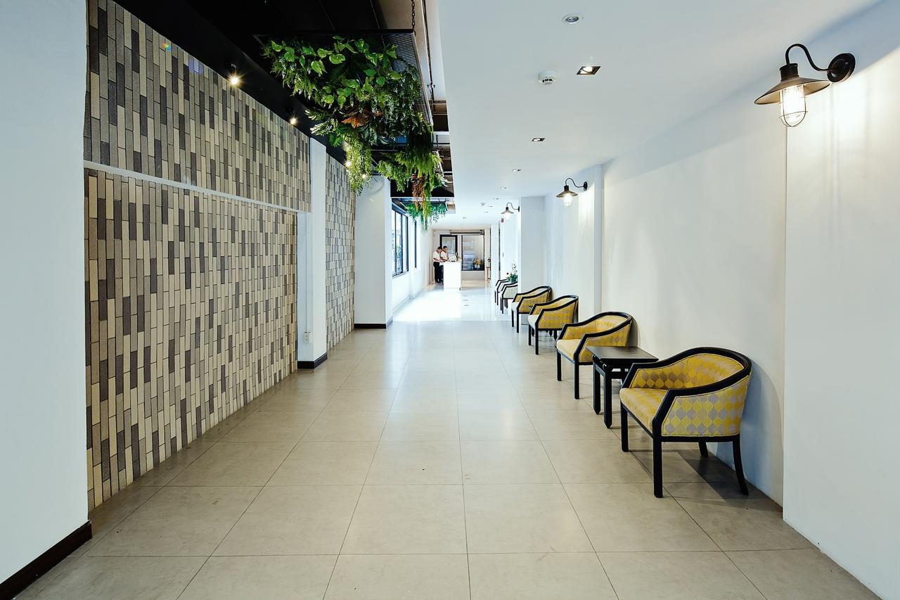 Three Sukhumvit Hotel Bangkok Exterior foto
