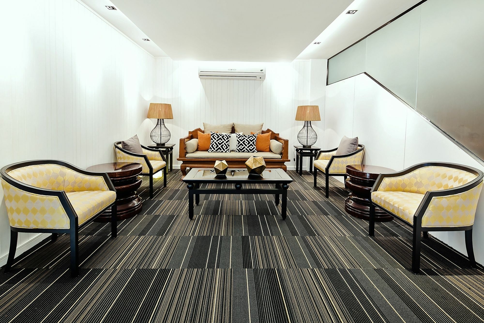 Three Sukhumvit Hotel Bangkok Exterior foto
